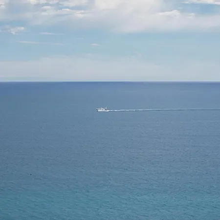 144 - Sunshine 9, Fronte E Vista Mare, 100metri