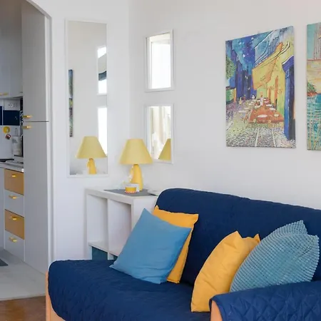 144 - Sunshine 9, Fronte E Vista Mare, 100metri Санремо